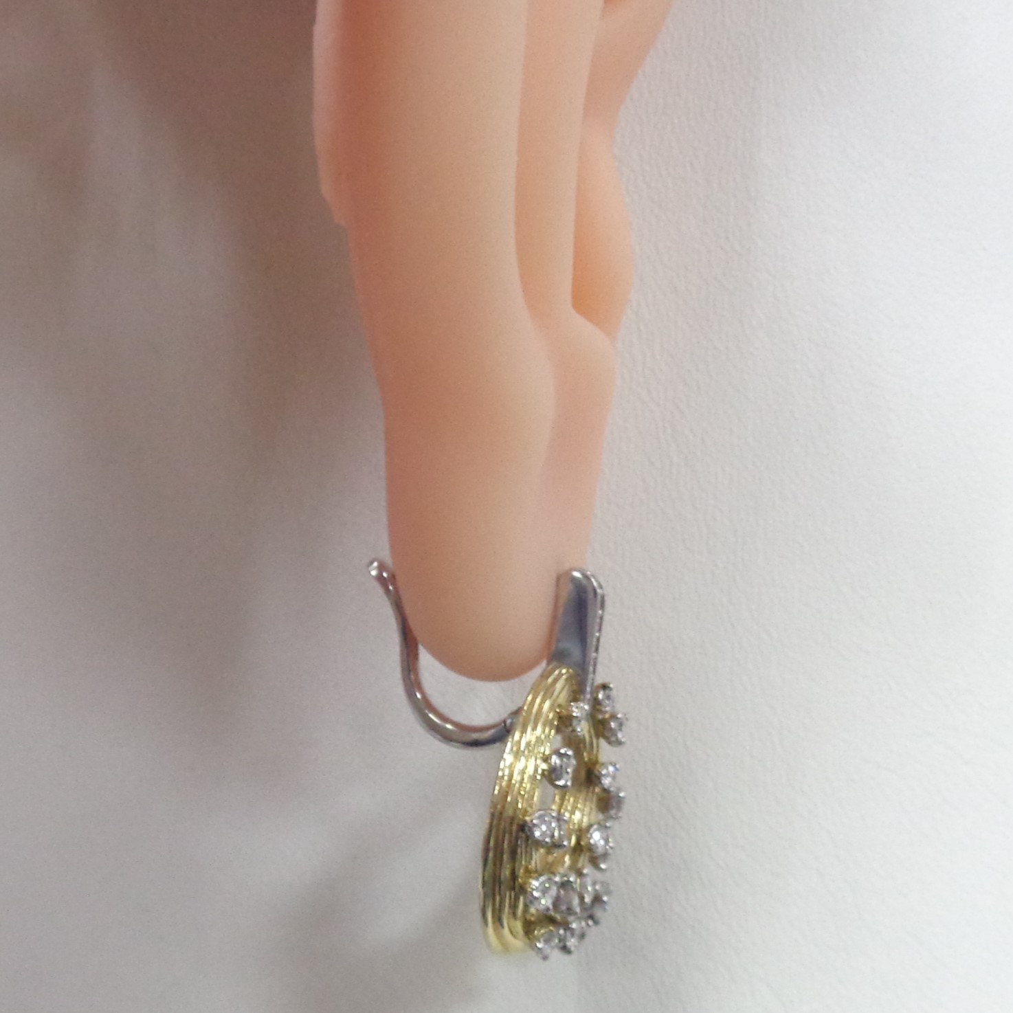 Серьги из комбинированного золота с бриллиантами